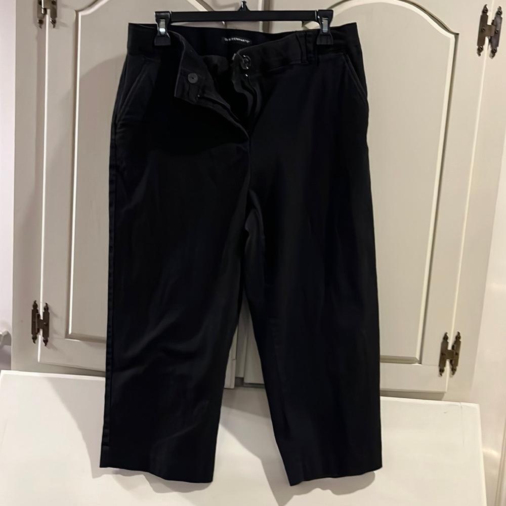 Size 12 black Capri pants. Worn several times Listing #4825